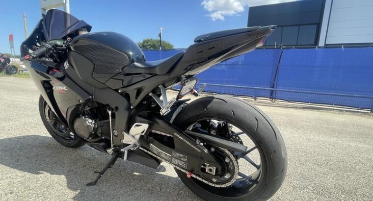 2014 Honda cbr 1000cc {‪+971526863596‬}