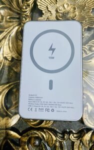 Magnetic wireless power bank