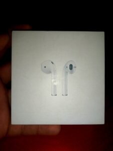 Apple Airpods 2nd Genration with wireless charging case