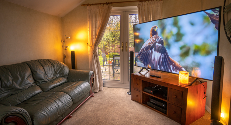 Samsung 4K UHD U8000 Smart TV- 43″ Available on Meeram Store