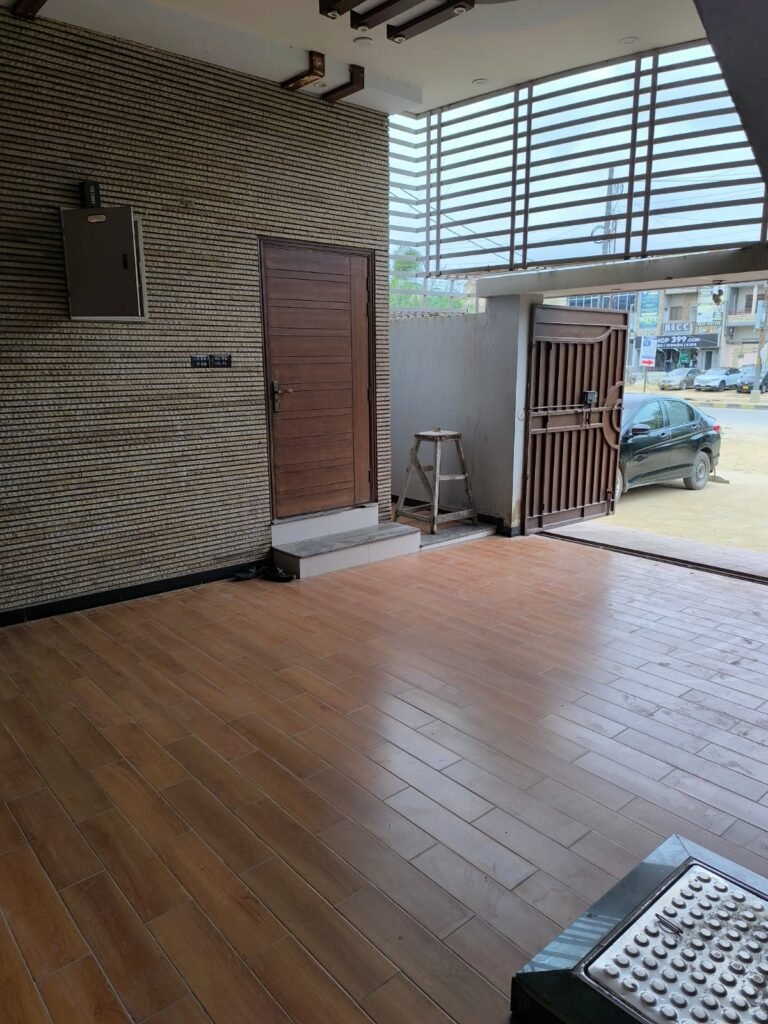 240 yards House for Sale in Gulistan e Johar – Contact: 03002105685 - photo 1