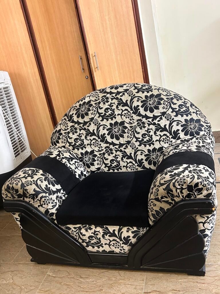 Sofa Set for sale in Wahdat Colony, Lahore - photo 3