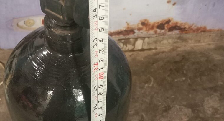 oxygen cylinder