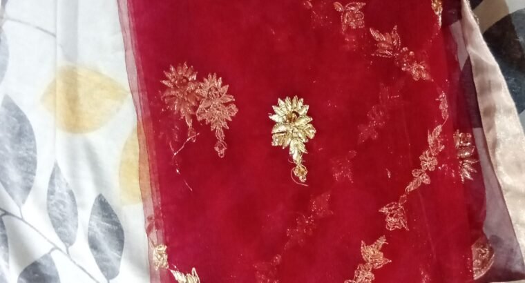 Bridal dress medium size just one time used condition 10 by 10 hai