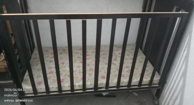 baby wooden cot