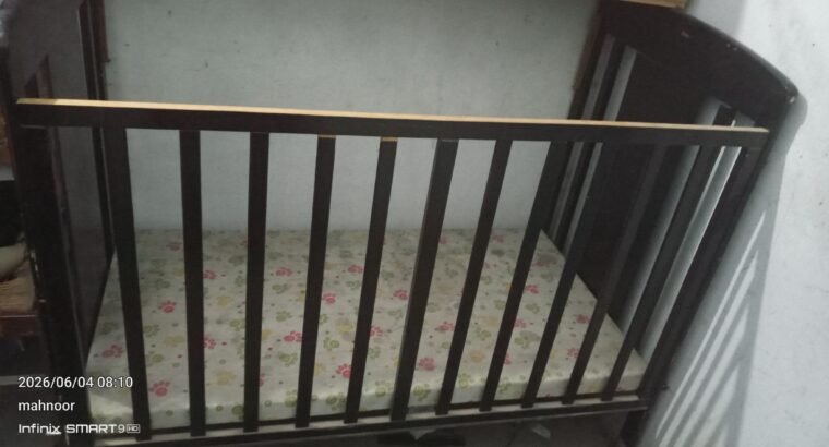 baby wooden cot