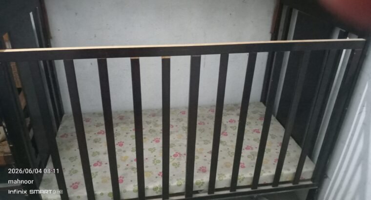 baby wooden cot