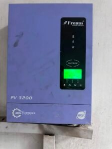 Hybrid solar inverter fronus