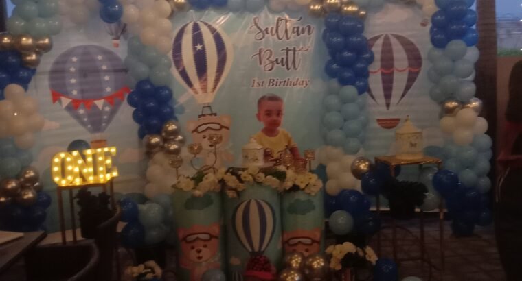 happy anniversary flowers and balloon decor