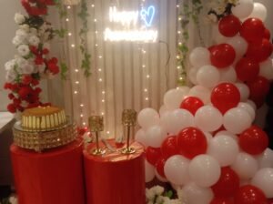 happy anniversary flowers and balloon decor
