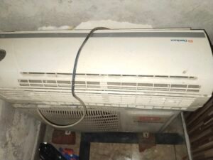Lahore split ac for sale urgently