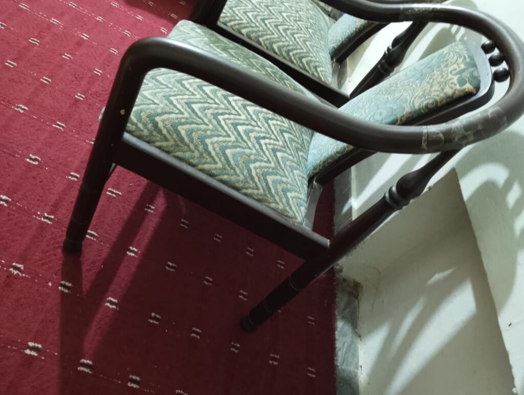 4 wooden chairs - photo 5