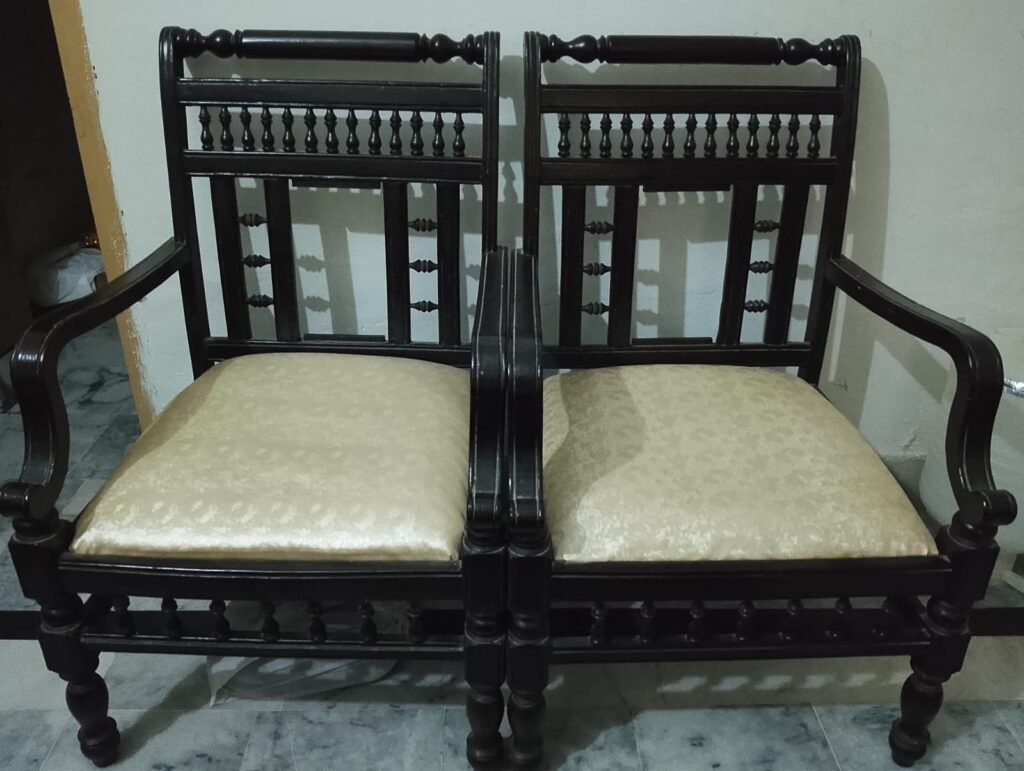 4 wooden chairs - photo 2