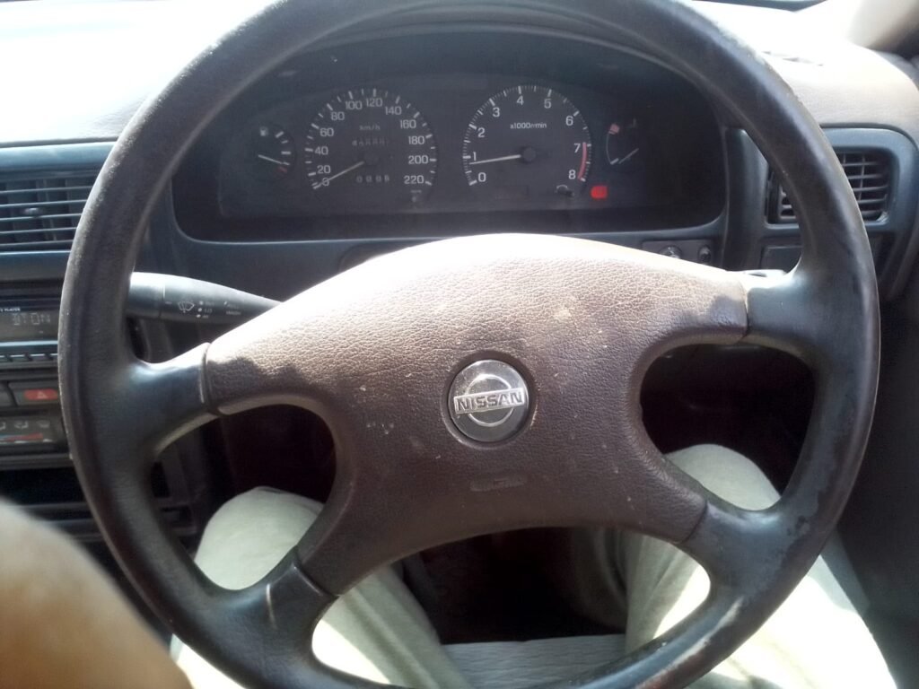 Nissan Sunny - photo 5