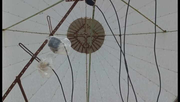 8 feet dish shabbily good quality
