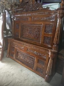 Fancy bed set for sale in Chiniot