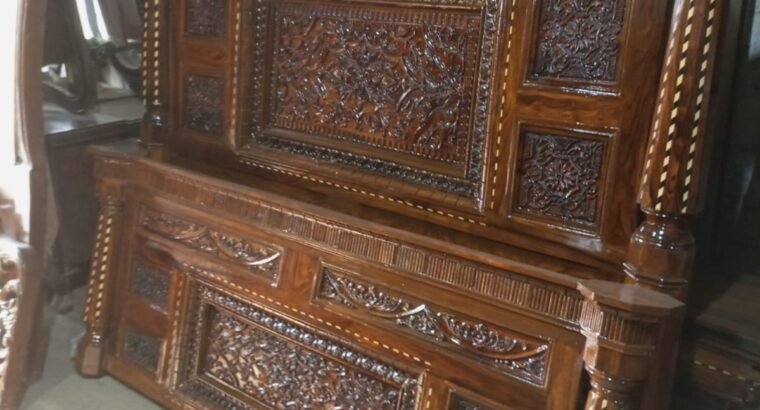 Fancy bed set for sale in Chiniot