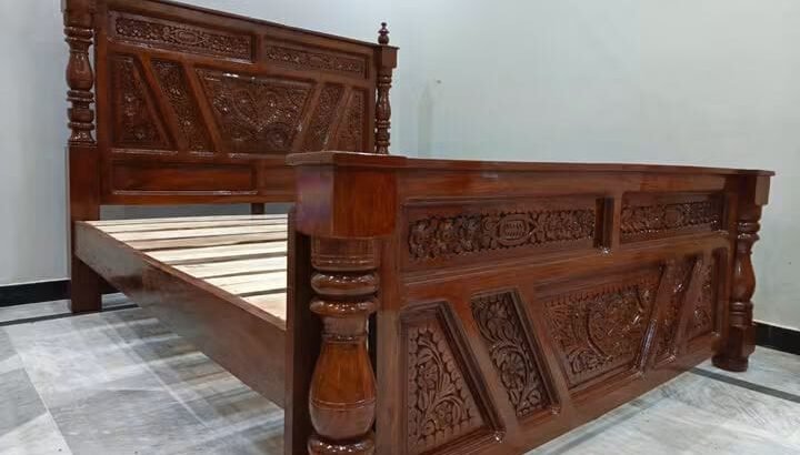 Fancy bed set for sale in Chiniot