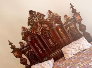 Fancy bed set for sale in Chiniot