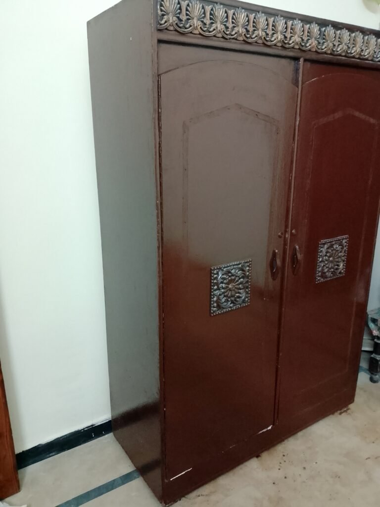 wooden cupboard - photo 3