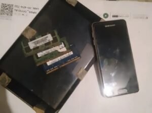 Electronic Scrap Lot for Parts – Samsung, iPad, RAM Modules