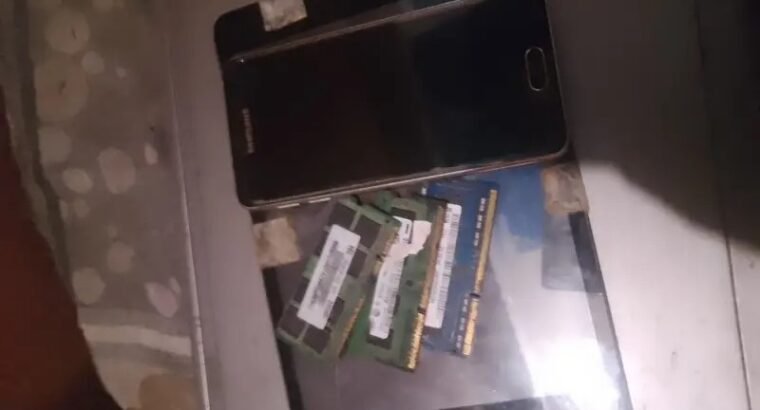 Electronic Scrap Lot for Parts – Samsung, iPad, RAM Modules