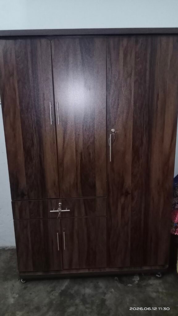 wardrobes/almari/wooden almari/lakri ki safe almari - photo 3