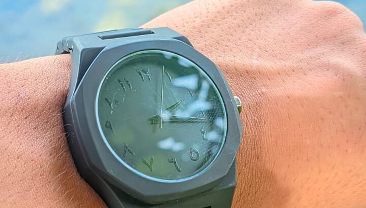 Men’s Black Carbon Fiber Style Watch – Stylish and Elegant