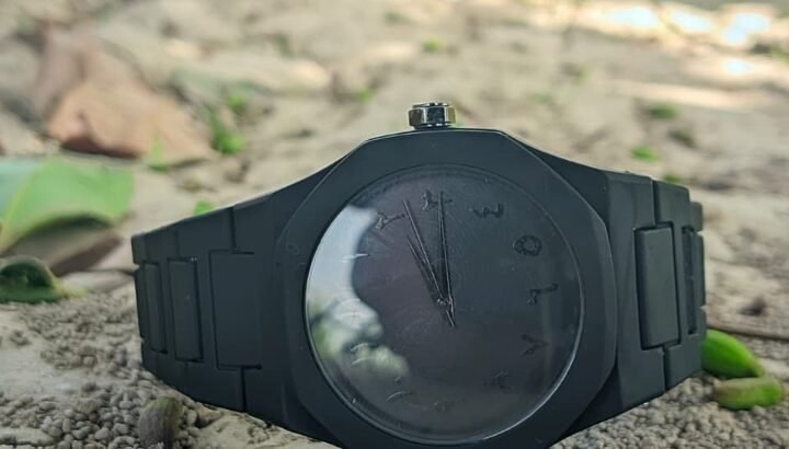Men’s Black Carbon Fiber Style Watch – Stylish and Elegant