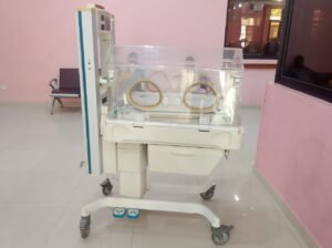 Neonatal infant incubator