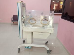 Neonatal infant incubator