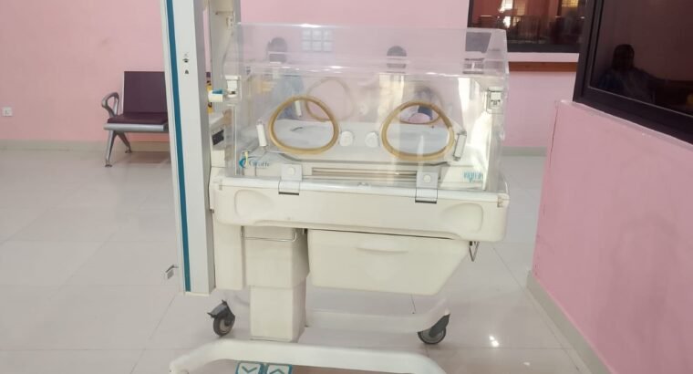 Neonatal infant incubator