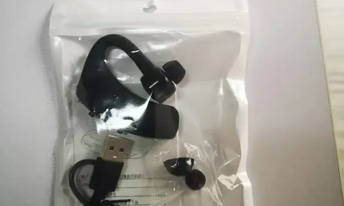 Smart Bluetooth Earbuds with Body Engineering Desig
