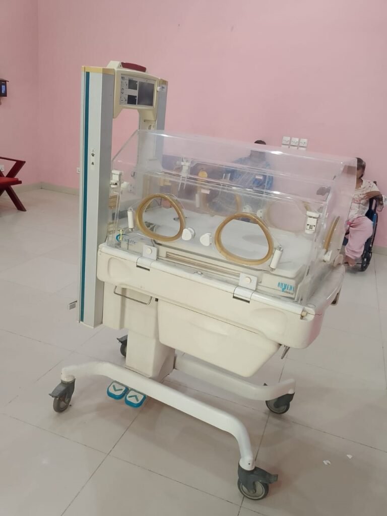 Neonatal infant incubator - photo 3