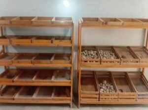 فروٹ اور سبزی کی دکان کے لیے بہترین لکڑی کے ریک برائے فروخت۔ تعداد: 2 عدد