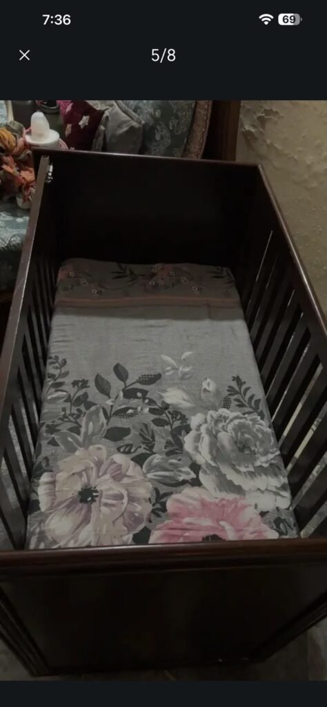 wooden baby cot with matress - photo 2