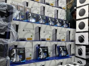 Sony PS5 Pro, Sony PS5, Nintendo Switch 2, Xbox Series X, iPhone Duo, iPhon