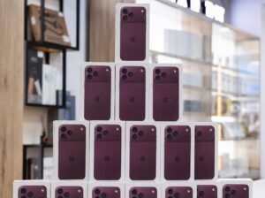iPhone Duo, iPhone 18 Pro Max, iPhone 18 Pro, Apple Watch Ultra 4,