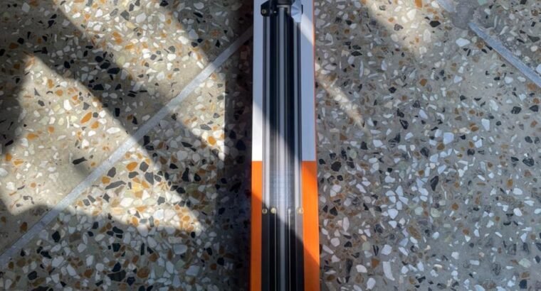 For Sale R-L19 light and Tripod Pk-8899