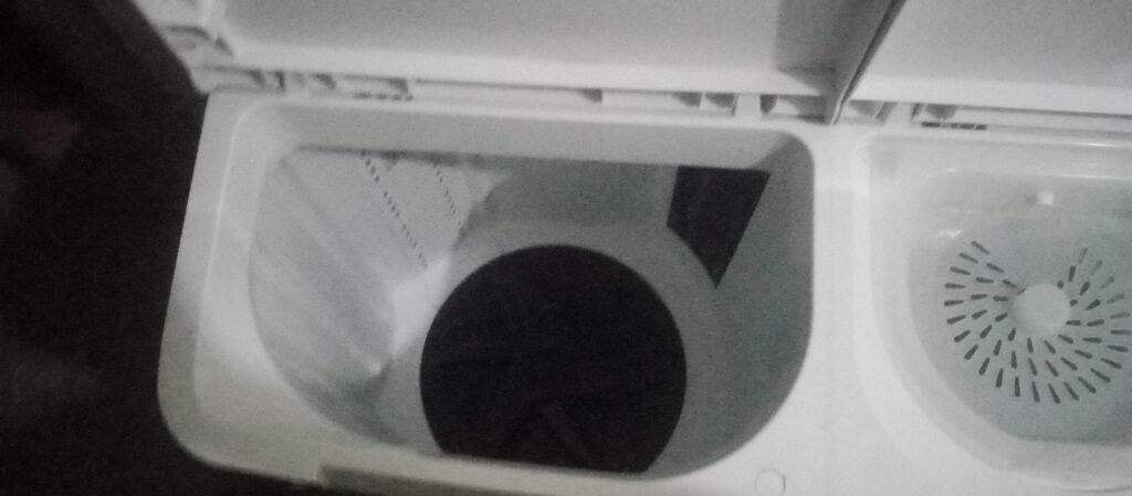 Twin tub Washing machine and dryer ( Dawlance) - Washing Machines & Dryers for sale in Satellite Town, Rawalpindi - photo 6