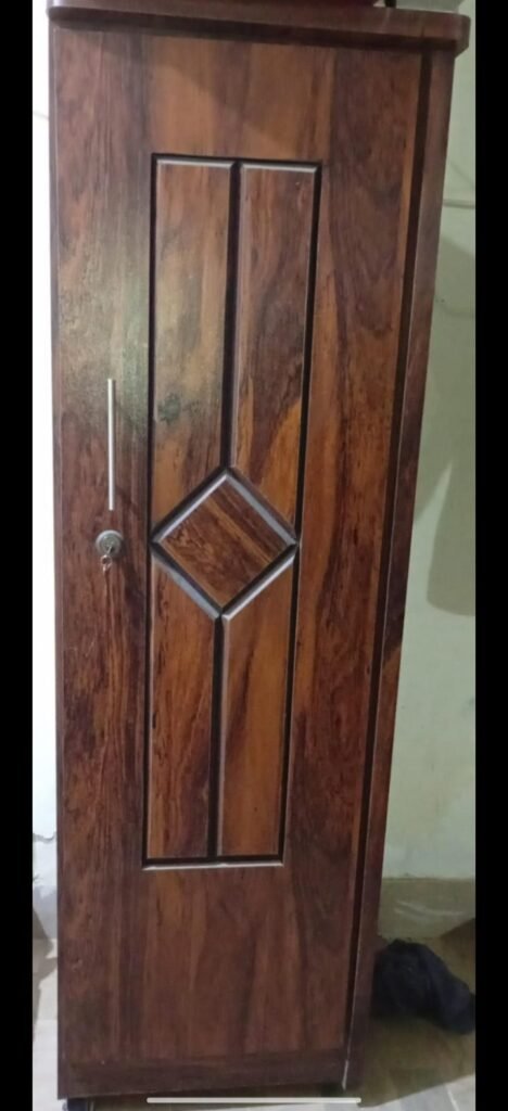 King Size Bed (25k) , Dressing Table (12k), 3 Almari(18k) - photo 5