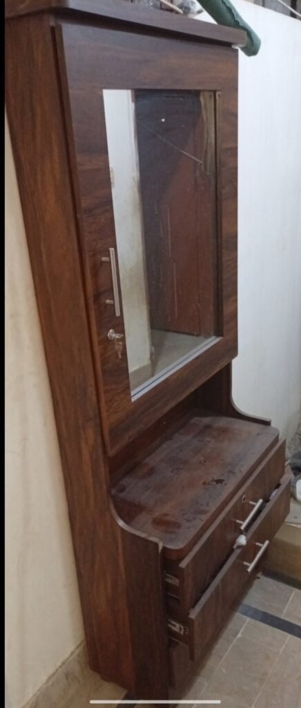 King Size Bed (25k) , Dressing Table (12k), 3 Almari(18k) - photo 3