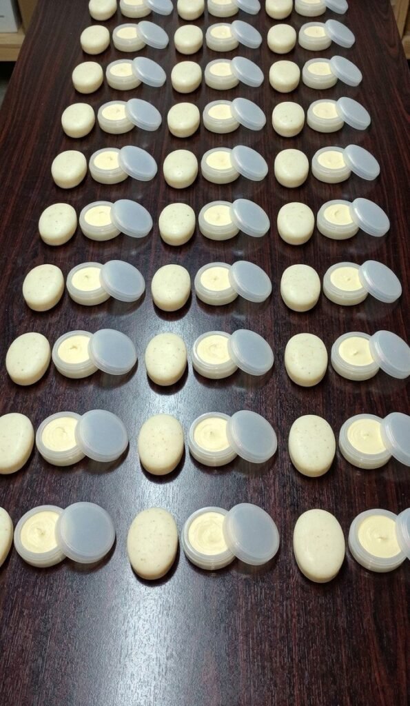 whitening cream with free whitening soap