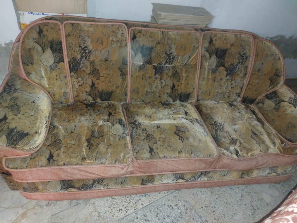 5 seater sofa used urgent for sale - photo 4