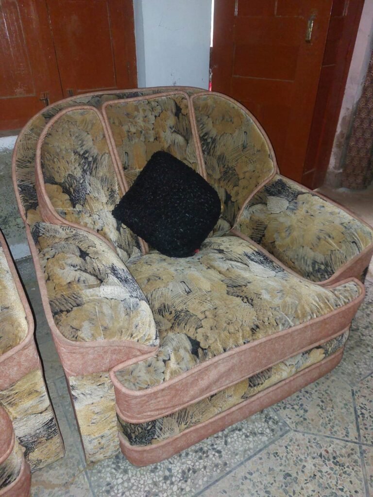 5 seater sofa used urgent for sale - photo 3