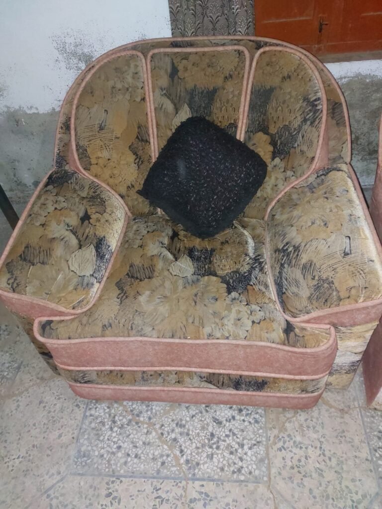 5 seater sofa used urgent for sale - photo 2