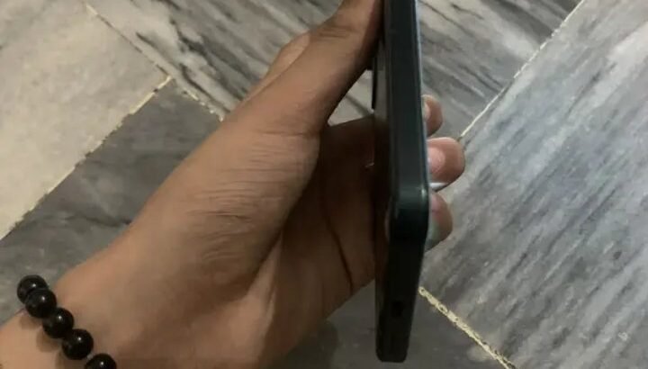 vivo y 21d condition 10/10 complete box 6/128 location havelian abad