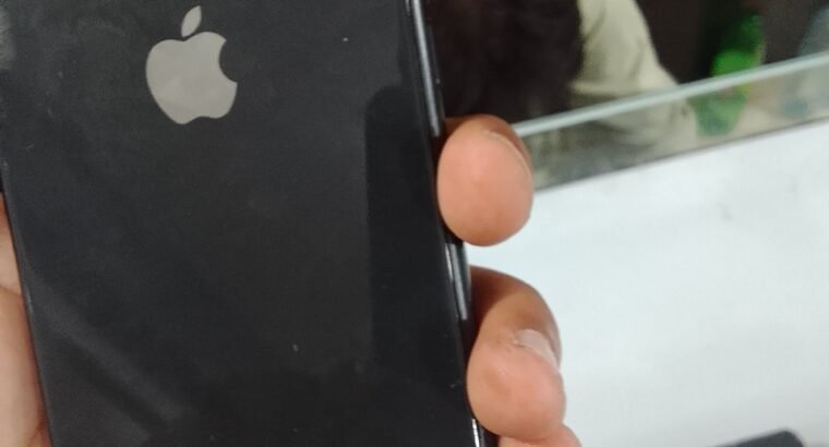 i phone xr 64gb back damage all ok