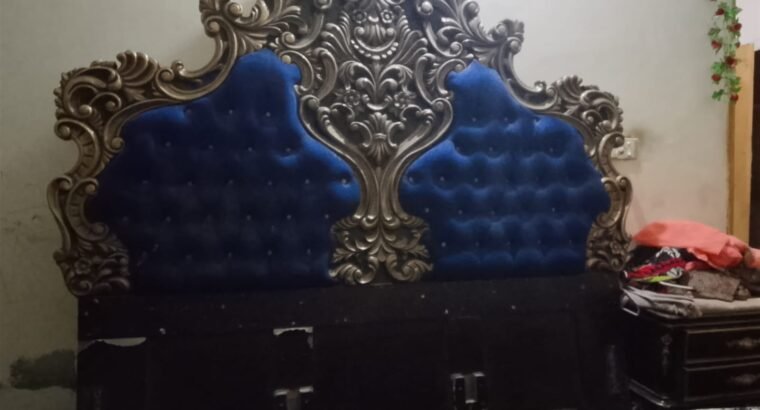 Bed set sale urgent base bed set side table and dressing table