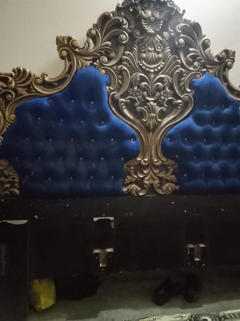 Bed set sale urgent base bed set side table and dressing table